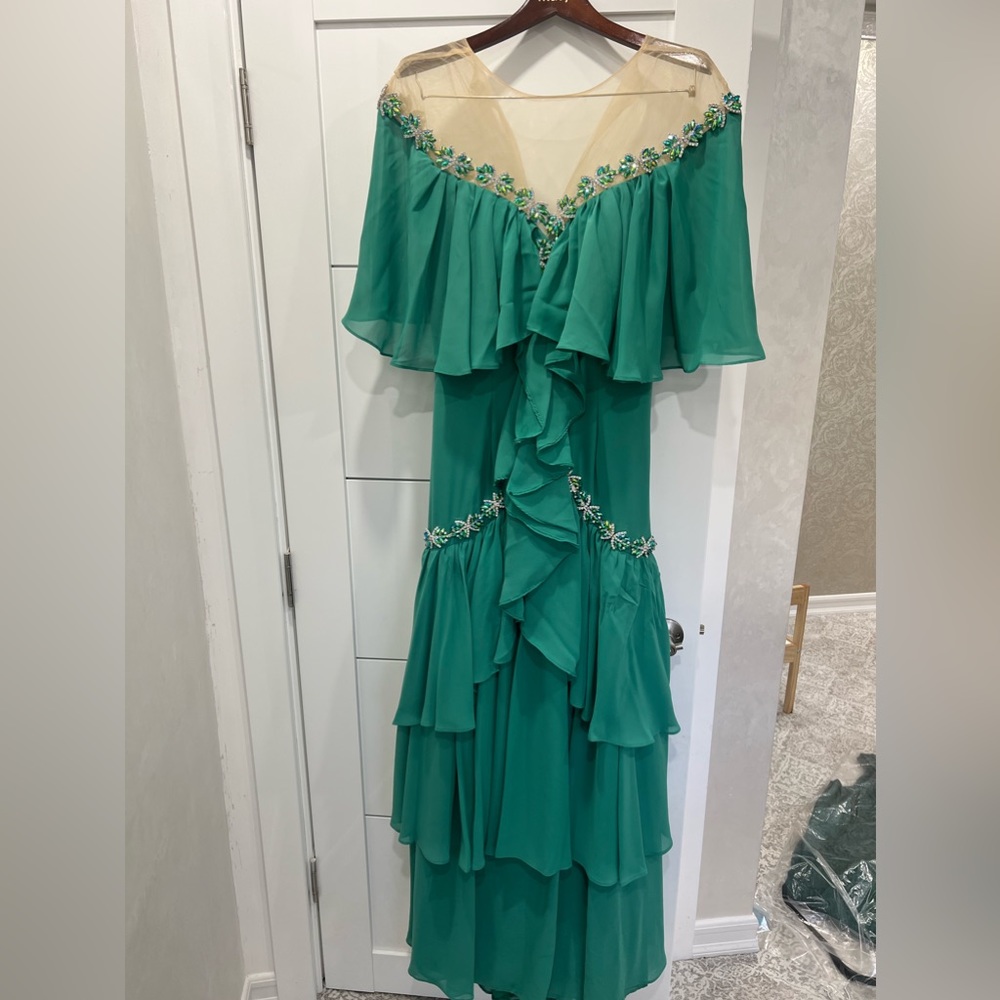 Maxi dress looks good for pregnant woman too very nice I only wear it one day